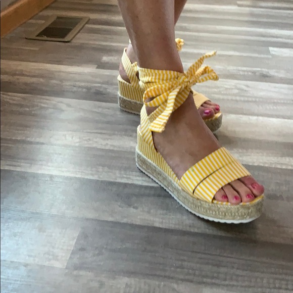 Yellow striped wedge espadrille - Picture 6 of 7